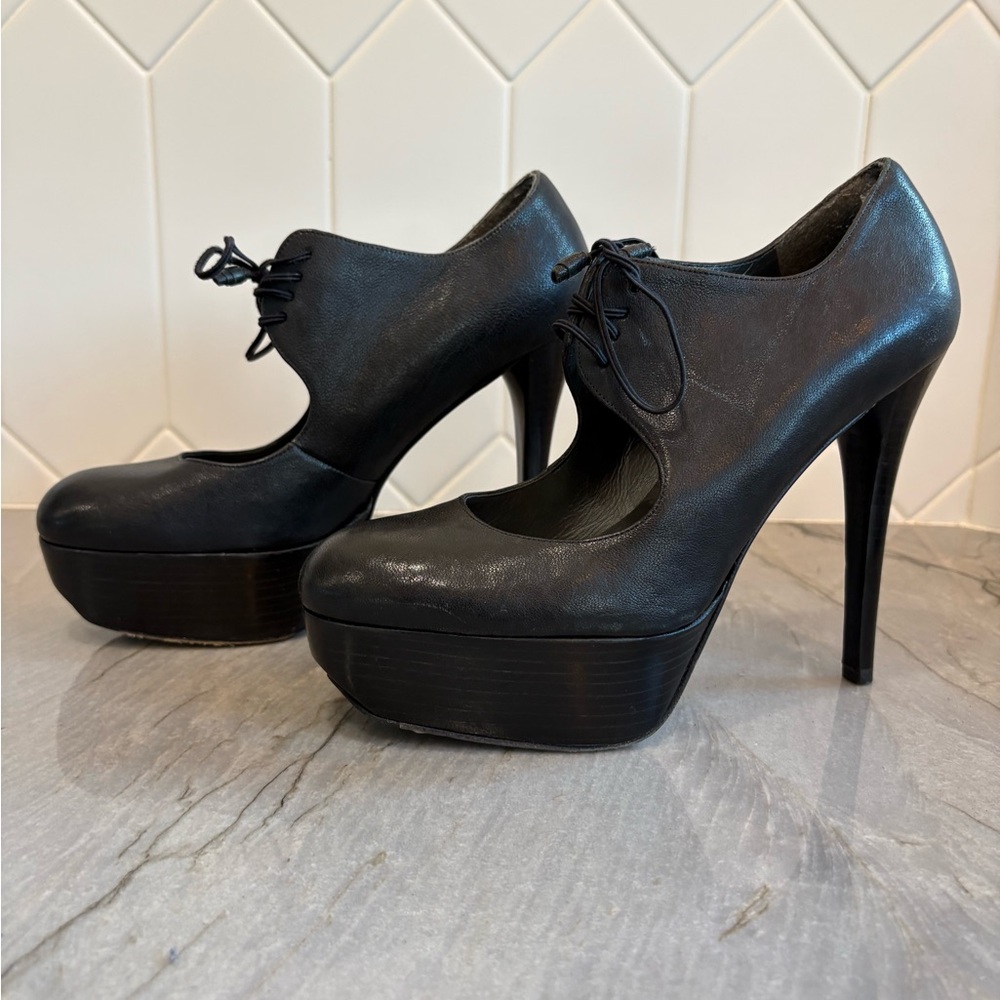 Stuart Weitzman Black Leather Platform Lace-Up Pumps